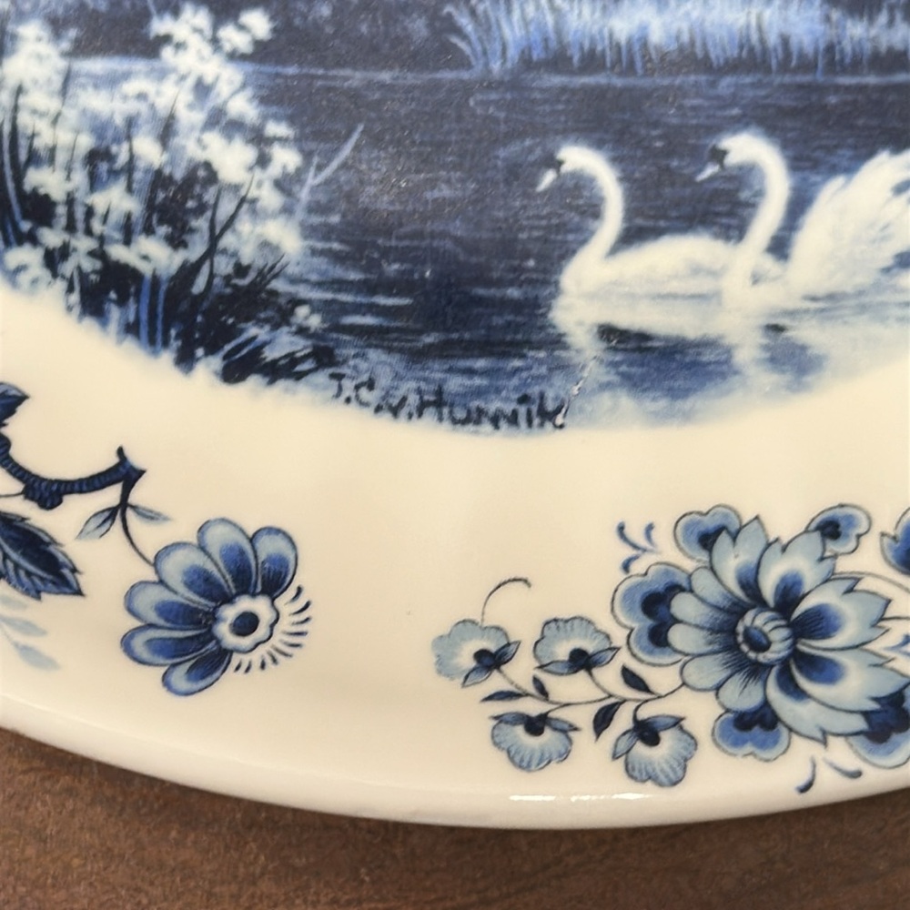 ROYAL DELFT Delft-Blauw Hand Decorated Plate - Picture 2 of 8